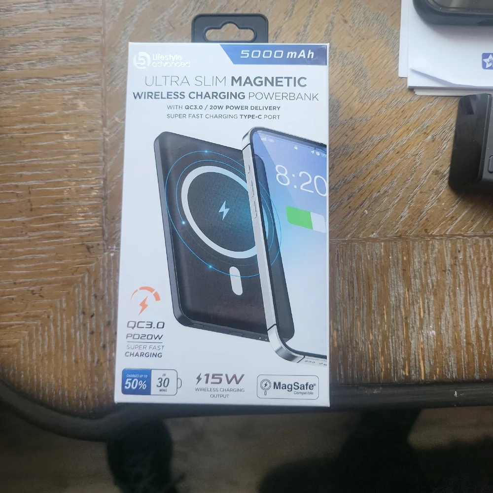 Smartphone Ultra Slim Magnetic Charger and Powerbank